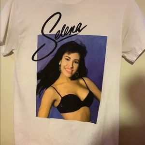 Selena graphic tee